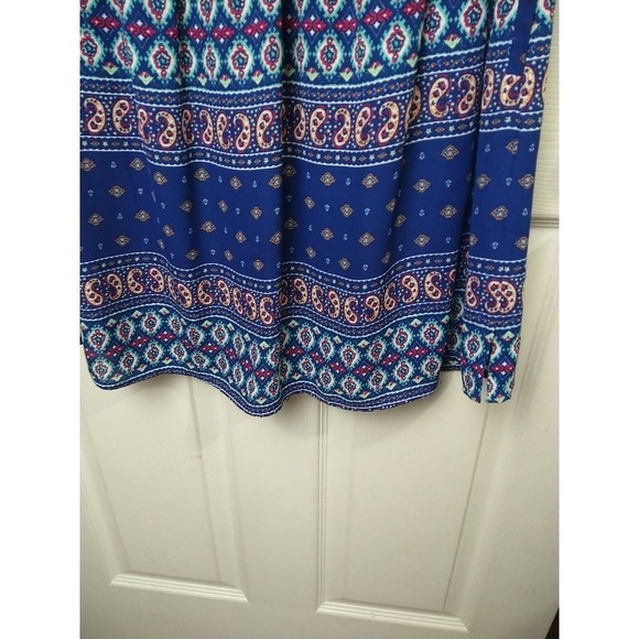 DanielRainn 2 Blue Paisley Long Roll Tab V Neck Shirt Blouse. Size M - Picture 9 of 14